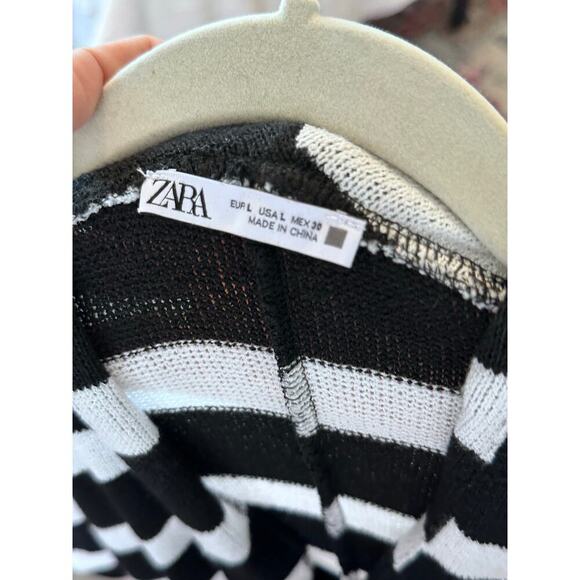 ZARA Women's Black White Striped Print Short Sleeves V-Neck Sweater Size Large - Picture 4 of 5
